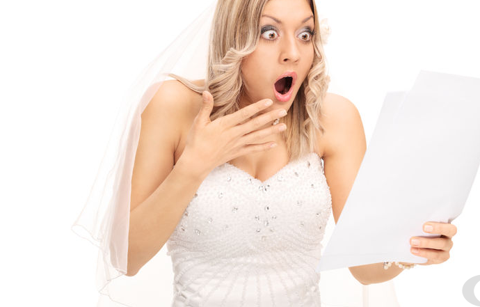 Coppia di sposi presenta fattura a chi non si è presentato al loro matrimonio